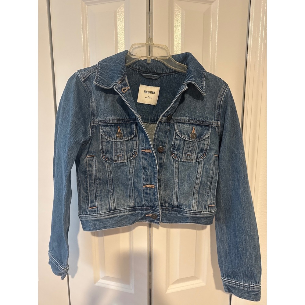 Hollister Medium Cropped Denim trucker style jacket medium wash